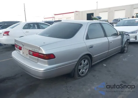 1997 Toyota Camry Le z USA, uszkodzony, nr VIN 4T1BG22KXVU787551